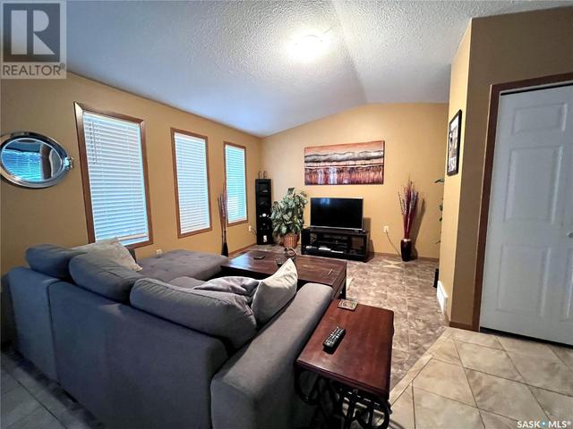 391 2nd Street W, House detached with 2 bedrooms, 2 bathrooms and null parking in Glaslyn SK | Image 13