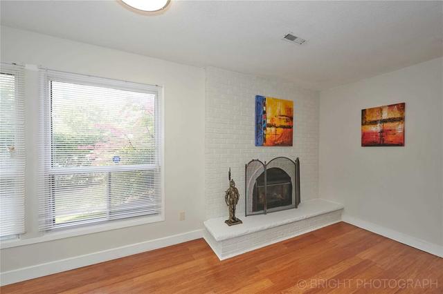 10 Lofty Hillway, Townhouse with 3 bedrooms, 3 bathrooms and 2 parking in Toronto ON | Image 3