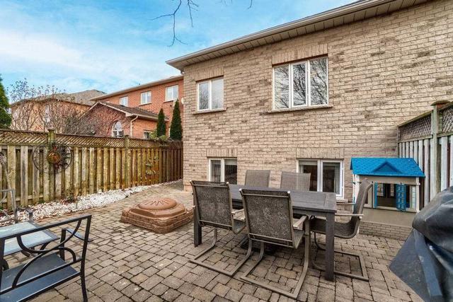 2447 Newcastle Cres, House semidetached with 3 bedrooms, 3 bathrooms and 4 parking in Oakville ON | Image 28