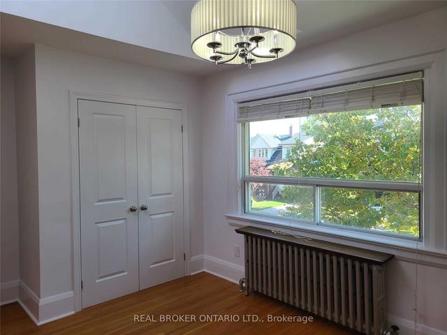130 Harvie Ave, House attached with 3 bedrooms, 1 bathrooms and 2 parking in Toronto ON | Image 8
