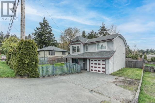 2453 Rosstown Rd, House detached with 4 bedrooms, 2 bathrooms and 3 parking in Nanaimo BC | Card Image