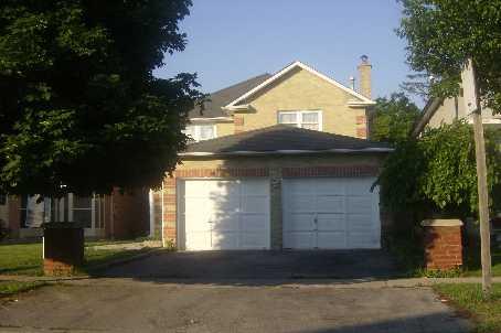 15 Plumrose Blvd, House detached with 4 bedrooms, 3 bathrooms and 2 parking in Toronto ON | Image 1