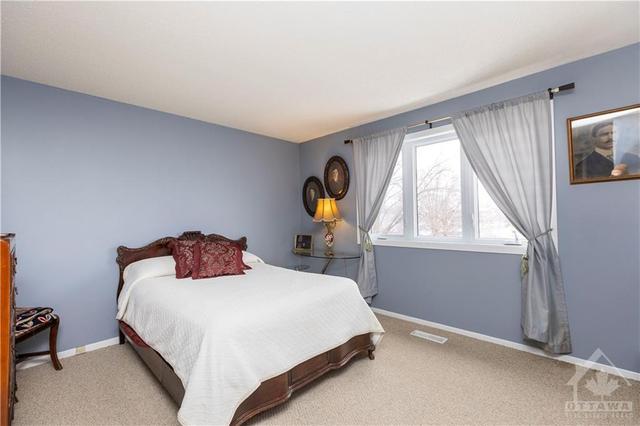 333 St Andrew Street, Townhouse with 3 bedrooms, 2 bathrooms and 3 parking in Ottawa ON | Image 15