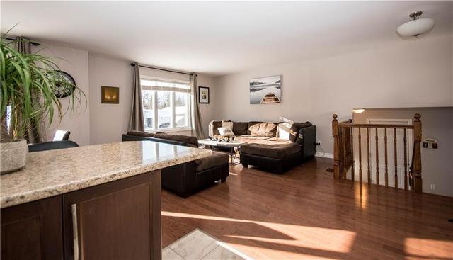 70 Oak Avenue, House detached with 4 bedrooms, 2 bathrooms and 6 parking in Petawawa ON | Image 6