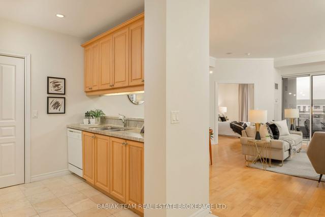 1005 - 2662 Bloor St W, Condo with 2 bedrooms, 2 bathrooms and 1 parking in Toronto ON | Image 8