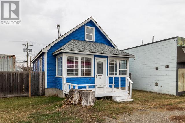 560 3rd Avenue, House detached with 3 bedrooms, 1 bathrooms and null parking in Prince George BC | Image 2