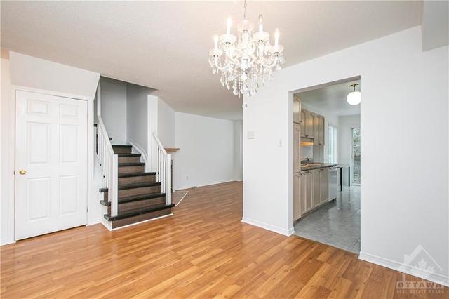 274 Stoneway Drive, Townhouse with 3 bedrooms, 3 bathrooms and 3 parking in Ottawa ON | Image 10