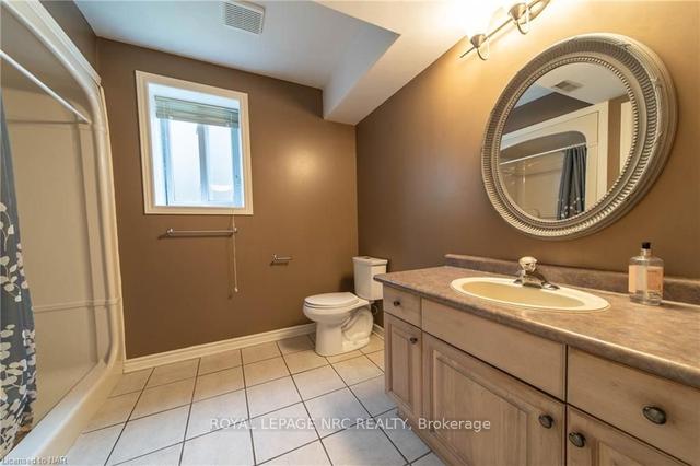 8213 Harvest Cres, House detached with 3 bedrooms, 2 bathrooms and 3 parking in Niagara Falls ON | Image 7