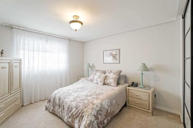 6075 Starfield Cres, House semidetached with 3 bedrooms, 2 bathrooms and 4 parking in Mississauga ON | Image 20