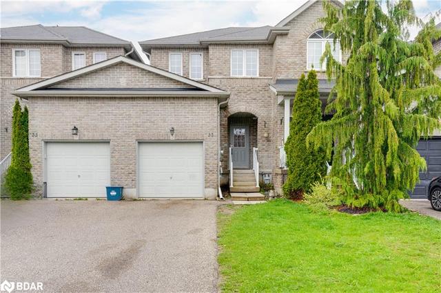33 Arch Brown Court, House attached with 3 bedrooms, 2 bathrooms and 3 parking in Barrie ON | Image 1