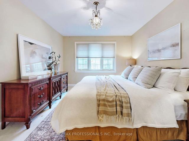 23 Ashford Dr, House detached with 3 bedrooms, 2 bathrooms and 6 parking in Toronto ON | Image 4