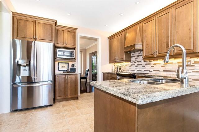 22 Upper Canada Dr, House detached with 4 bedrooms, 4 bathrooms and 10 parking in Erin ON | Image 2