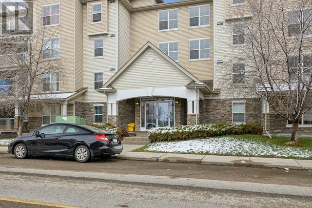 310, - 2000 Applevillage Court Se, Condo with 1 bedrooms, 1 bathrooms and null parking in Calgary AB | Image 1