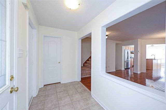 Upper - 3754 Milkwood Cres, House semidetached with 3 bedrooms, 3 bathrooms and 1 parking in Mississauga ON | Image 4