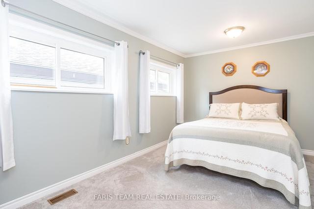 303 Ouida St, House detached with 2 bedrooms, 1 bathrooms and 3 parking in Tay ON | Image 5