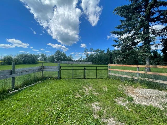 53041 54 Highway, House detached with 3 bedrooms, 2 bathrooms and 6 parking in Clearwater County AB | Image 1