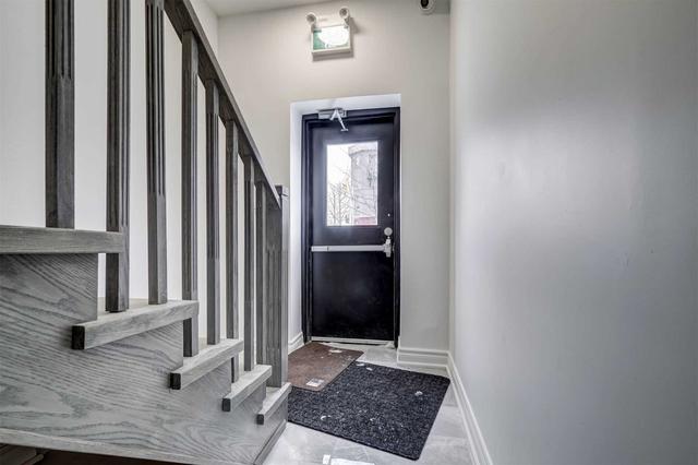 032 - 63 Scarlett Rd, House detached with 1 bedrooms, 1 bathrooms and 1 parking in Toronto ON | Image 20