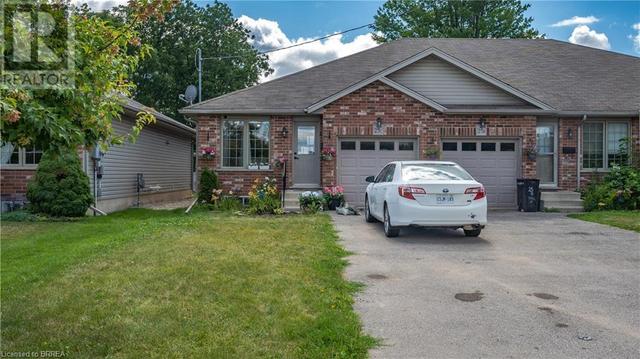 25 C Mohawk Street Unit# Lower, House attached with 2 bedrooms, 1 bathrooms and null parking in Brantford ON | Card Image