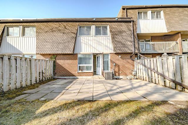 13 Reygate Crt, Townhouse with 3 bedrooms, 3 bathrooms and 3 parking in Ajax ON | Image 25