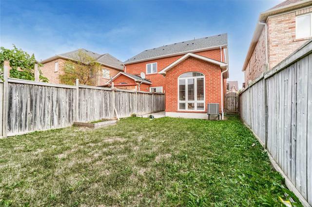 1131 Meadowgrove Crt, House semidetached with 3 bedrooms, 3 bathrooms and 5 parking in Mississauga ON | Image 20
