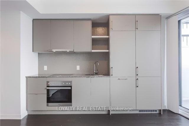 2408 - 100 Harbour St, Condo with 0 bedrooms, 1 bathrooms and 0 parking in Toronto ON | Image 8