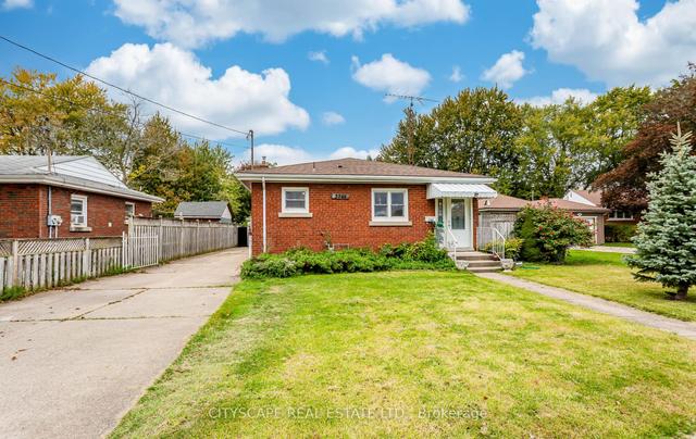 7782 Wilson Crt, House detached with 3 bedrooms, 2 bathrooms and 8 parking in Niagara Falls ON | Image 12