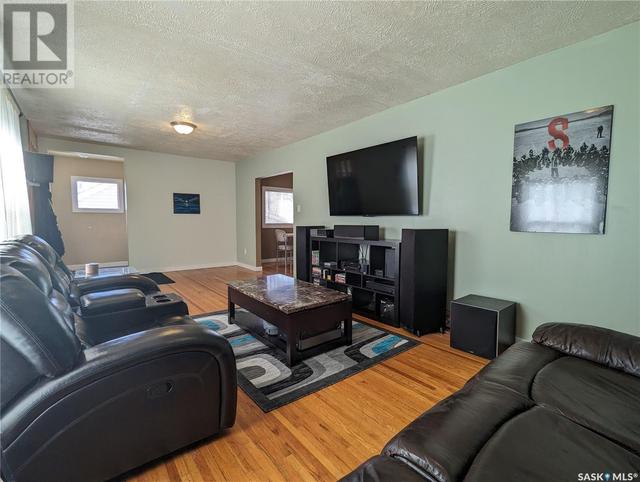 1435 2nd Avenue N, House detached with 4 bedrooms, 2 bathrooms and null parking in Saskatoon SK | Image 9
