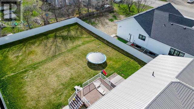 242 4a Street, House detached with 5 bedrooms, 3 bathrooms and 4 parking in Stirling AB | Image 45