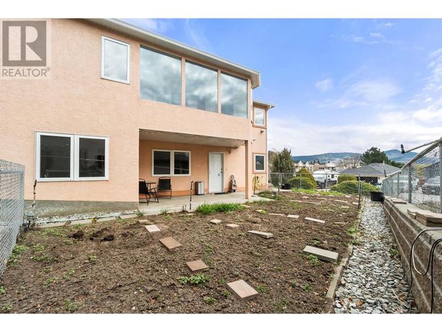 1531 Lawrence Avenue, House detached with 4 bedrooms, 3 bathrooms and 8 parking in Kelowna BC | Image 50