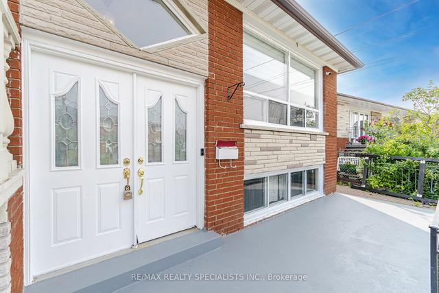 137 Ardwick Blvd, House semidetached with 3 bedrooms, 3 bathrooms and 2 parking in Toronto ON | Image 26
