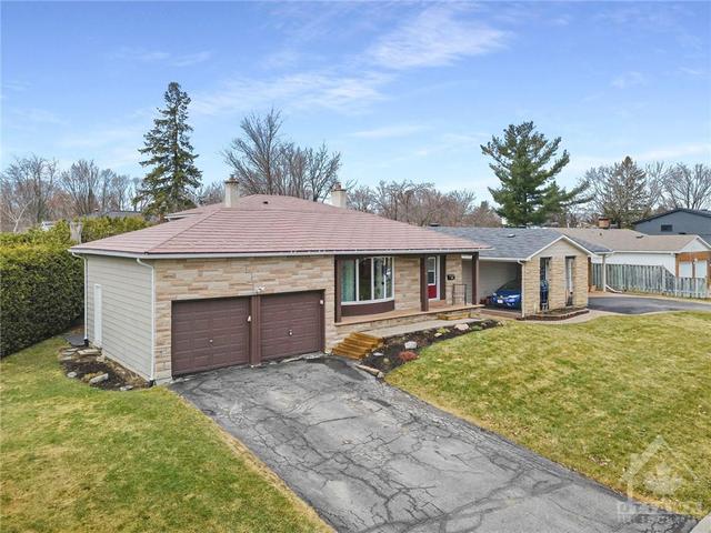 41 Parkwood Crescent, House detached with 4 bedrooms, 2 bathrooms and 4 parking in Ottawa ON | Image 2