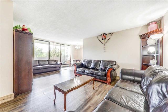 208 - 301 Prudential Dr, Condo with 3 bedrooms, 2 bathrooms and 1 parking in Toronto ON | Image 3