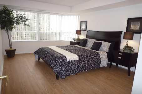 720 - 25 Kingsbridge Garden Circ, Condo with 2 bedrooms, 2 bathrooms and 2 parking in Mississauga ON | Image 1
