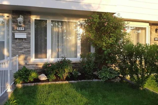 954 Blairholm Ave, House semidetached with 3 bedrooms, 2 bathrooms and 2 parking in Mississauga ON | Image 12
