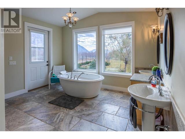 186 Chopaka Road, Home with 6 bedrooms, 4 bathrooms and 2 parking in Okanagan Similkameen B BC | Image 19