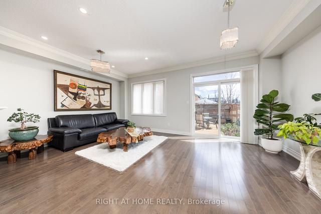 31 Goldthread Terr, House semidetached with 4 bedrooms, 4 bathrooms and 3 parking in Toronto ON | Image 6