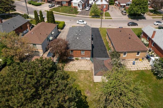 main - 19 Lynvalley Cres, House detached with 3 bedrooms, 1 bathrooms and 1 parking in Toronto ON | Image 14