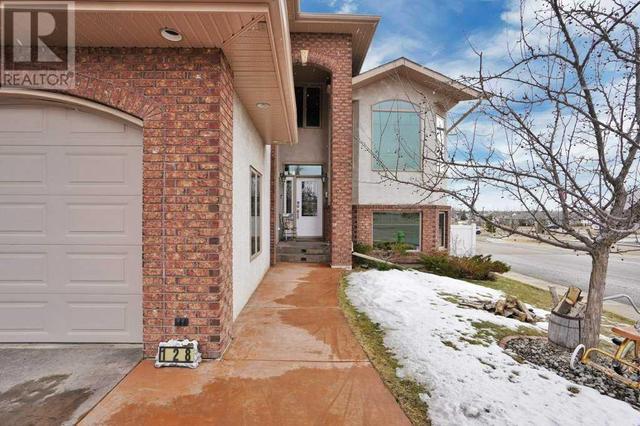 128 Irving Crescent, House detached with 4 bedrooms, 3 bathrooms and 2 parking in Red Deer AB | Image 2