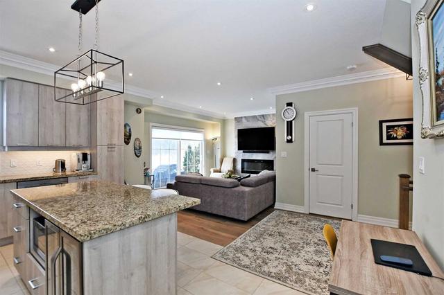 53 Aberdeen Lane, Townhouse with 2 bedrooms, 4 bathrooms and 2 parking in Niagara on the Lake ON | Image 2