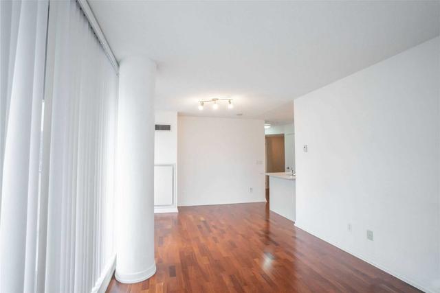 1026 - 111 Elizabeth St, Condo with 1 bedrooms, 1 bathrooms and 1 parking in Toronto ON | Image 9