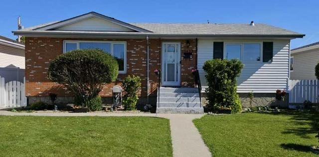 13435 110 Street, House detached with 3 bedrooms, 1 bathrooms and 2 parking in Edmonton AB | Image 2