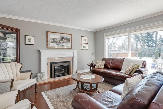 258 Westwood Dr, House detached with 3 bedrooms, 3 bathrooms and 8 parking in Oakville ON | Image 4