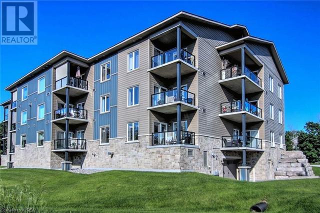 202 - 94 Francis Street W, House attached with 2 bedrooms, 2 bathrooms and 1 parking in Kawartha Lakes ON | Card Image