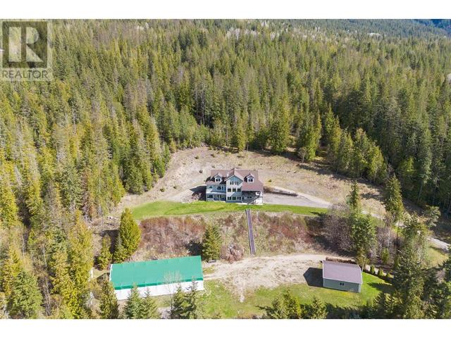 8097 Seed Road, House detached with 5 bedrooms, 4 bathrooms and 4 parking in North Okanagan F BC | Image 5