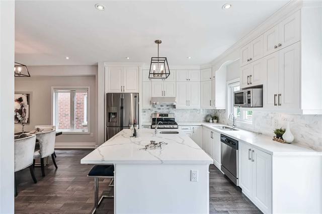 36 Rivington Ave, House detached with 4 bedrooms, 5 bathrooms and 5 parking in Vaughan ON | Image 3