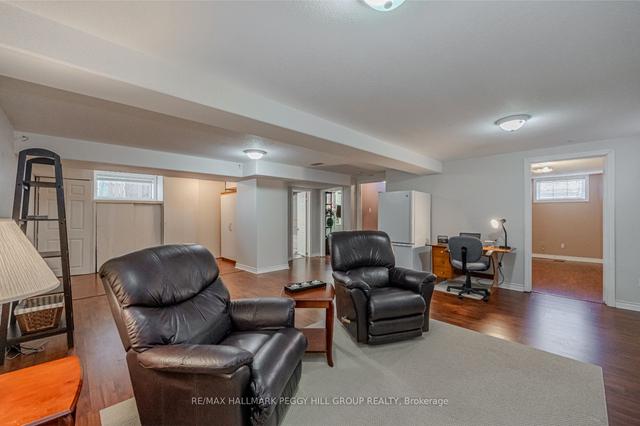 68 Bird St, House detached with 2 bedrooms, 2 bathrooms and 4 parking in Barrie ON | Image 5