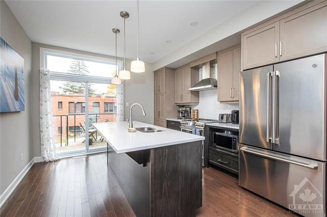 81 Oblats Avenue, Townhouse with 2 bedrooms, 3 bathrooms and 2 parking in Ottawa ON | Image 8