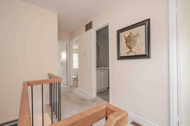 10 Snapdragon Dr, House semidetached with 3 bedrooms, 2 bathrooms and 2 parking in Toronto ON | Image 2