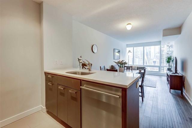 1806 - 295 Adelaide St W, Condo with 1 bedrooms, 1 bathrooms and 1 parking in Toronto ON | Image 6