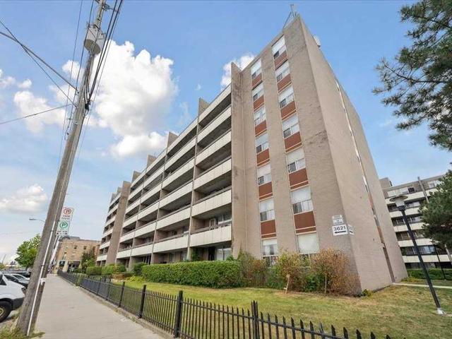 607 - 3621 Lake Shore Blvd W, Condo with 2 bedrooms, 1 bathrooms and 1 parking in Toronto ON | Image 1